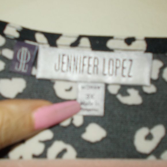 Jennifer Lopez Patterned Blouse Size 3X - Picture 7 of 8